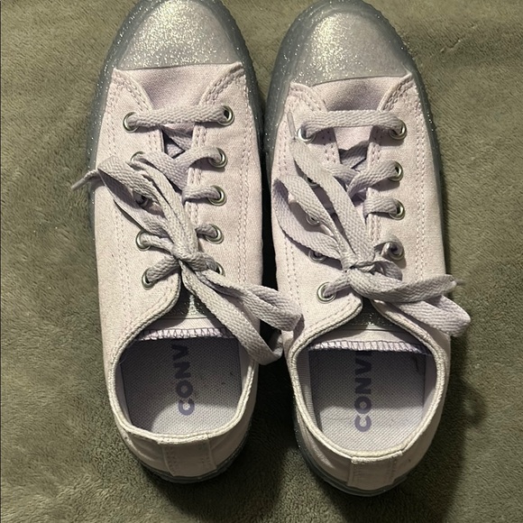 Converse Lavender Sneakers with silver Glitter Soles like new - Picture 3 of 7